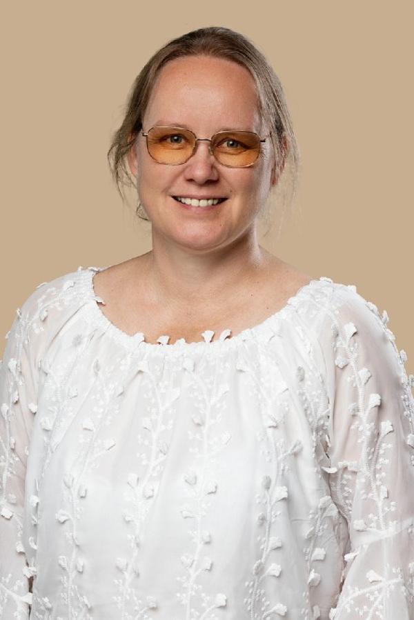 Yvonne  Lange